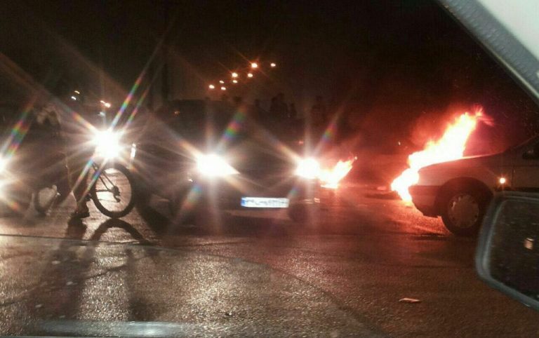 عيون الخليج : بالصور.. مظاهرات ليلية وإشعال نيران في شوارع الأحواز بالعاصمة