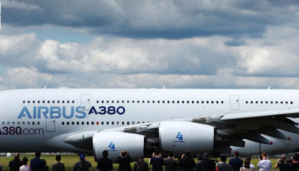 People line the tarmac as they wait to watch an Airbus A380 airecraft take part in a flying display during the Farnborough Airshow, south west of London, on July 14, 2016.
The event, held every two years southwest of London, traditionally sees US titan Boeing and Europe's Airbus compete as they unveil their latest multi-billion-dollar orders.  / AFP / ADRIAN DENNIS        (Photo credit should read ADRIAN DENNIS/AFP/Getty Images)