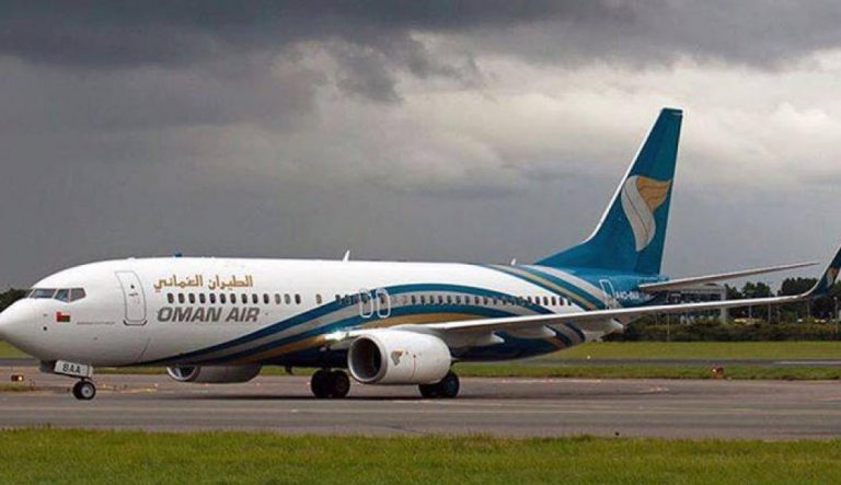 طيران عمان يوضح تسمية “الخليج الفارسي” بشاشات الترفيه