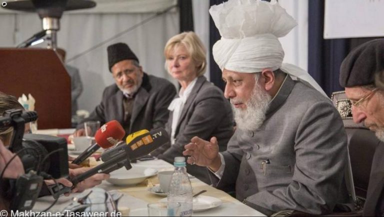 وزارة الشؤون الدينية بالجزائر تُقاضي الأحمديين وترفض وجودهم في البلاد