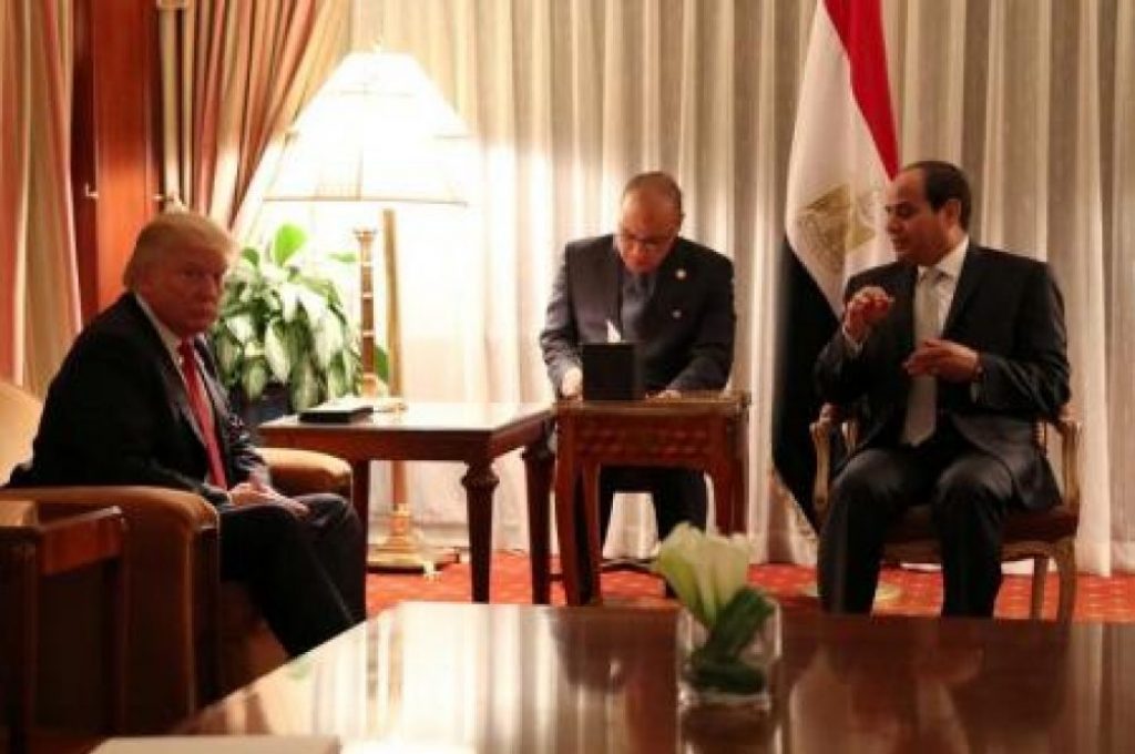 الرئيس المصري عبدالفتاح السيسي مع الرئيس الأميريكي المنتخب دونالد ترامب في نيويورك يوم 19 سبتمبر أيلول 2016. تصوير: كارلوس أليجري -رويترز