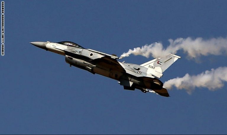 قرقاش: دليل مادي يبطل بيانات نفي تسليح إيران للحوثي