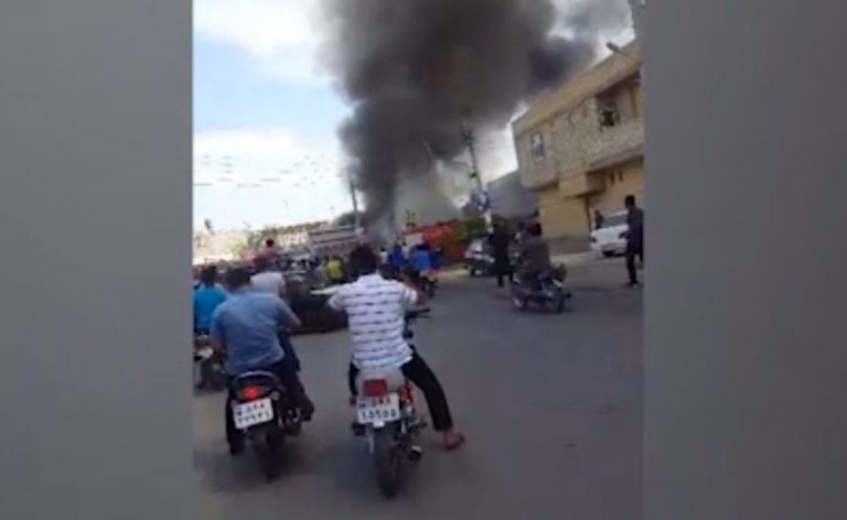 حرق مركز اقتراع في الأحواز ومقتل شرطيين إيرانيين
