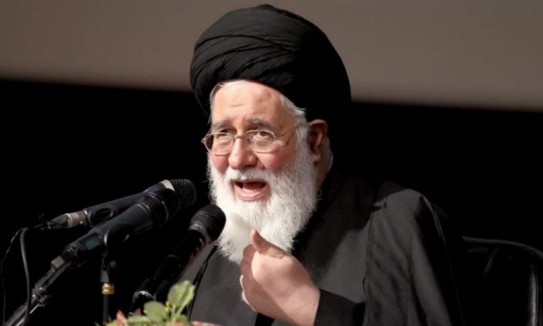رجل دين إيراني بارز يدعو لقمع المتظاهرين