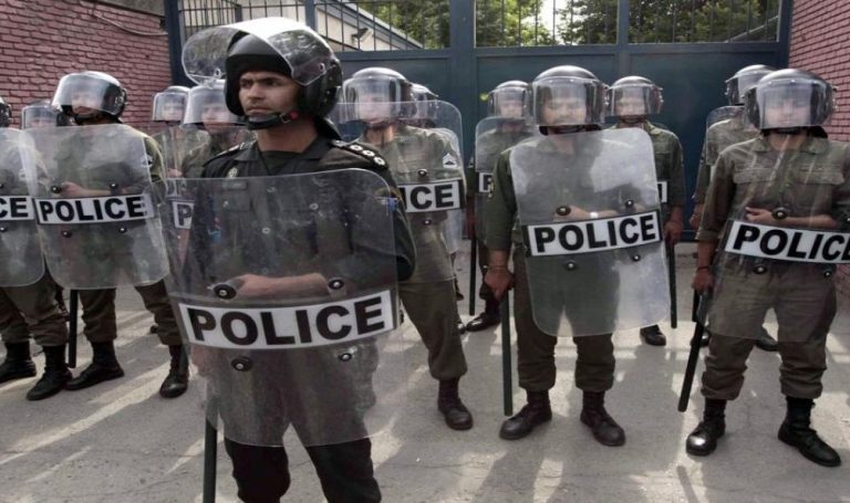 بالصور.. إيران تدمر واحدة من أقدم دور السينما في الأحواز‬‎